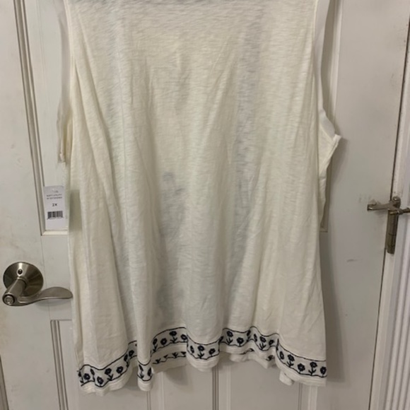 Embroidered Tank - Picture 3 of 4